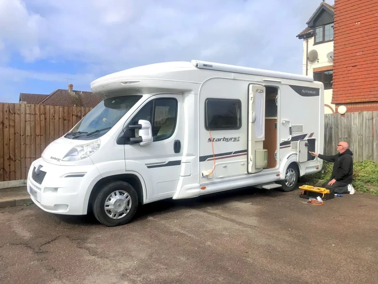 Mobile motorhome habitation inspection on an Autocruise Starburst covering living-area safety systems